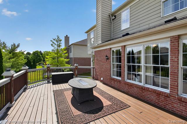 Builiding view sixty one for 45094 Oak Forest, Northville, MI. 48168