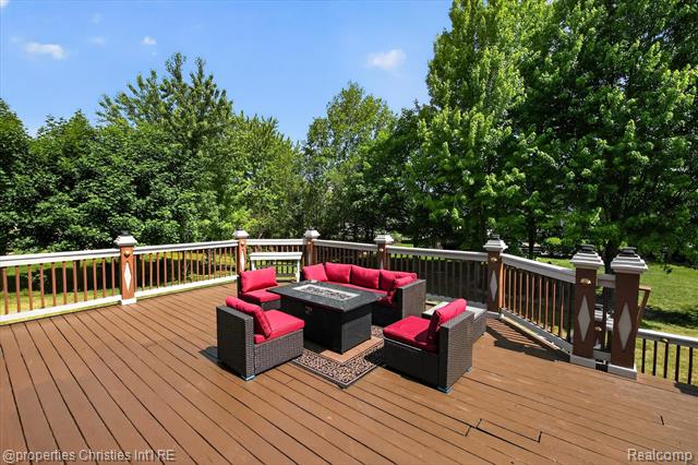 Builiding view sixty three for 45094 Oak Forest, Northville, MI. 48168