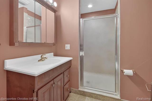 Builiding view sixty for 45094 Oak Forest, Northville, MI. 48168
