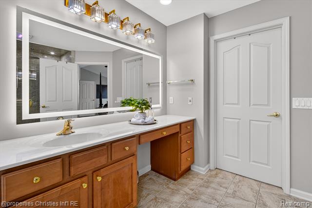 Builiding view thirty one for 45094 Oak Forest, Northville, MI. 48168