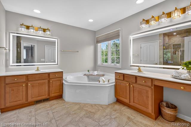Builiding view thirty two for 45094 Oak Forest, Northville, MI. 48168