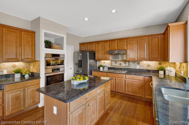 Builiding view twenty for 45094 Oak Forest, Northville, MI. 48168