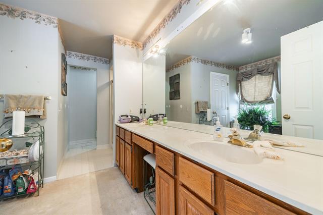 Builiding view nineteen for 16352 Country Knoll, Northville, MI. 48168