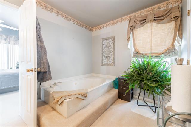 Builiding view twenty one for 16352 Country Knoll, Northville, MI. 48168