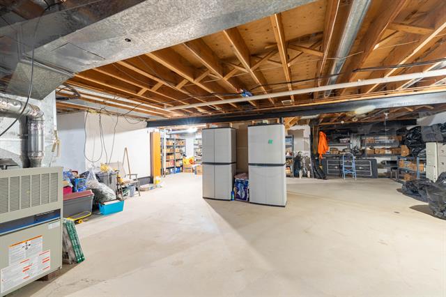 Builiding view twenty seven for 16352 Country Knoll, Northville, MI. 48168