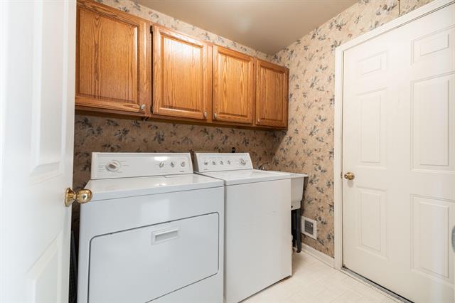 Builiding view twenty six for 16352 Country Knoll, Northville, MI. 48168