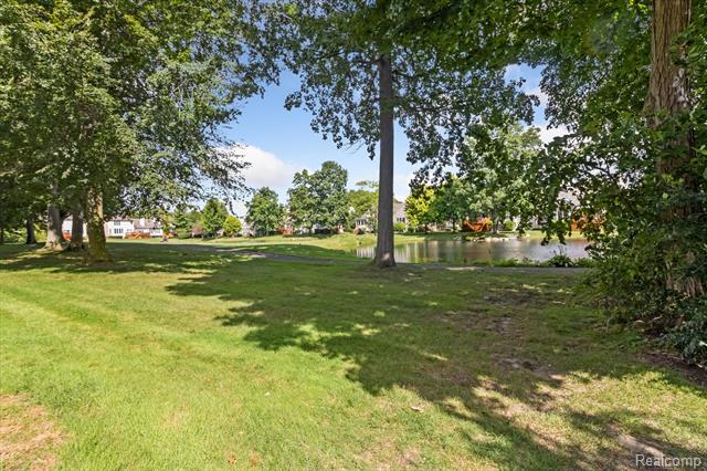 Builiding view forty for 39568 Dun Rovin, Northville, MI. 48168