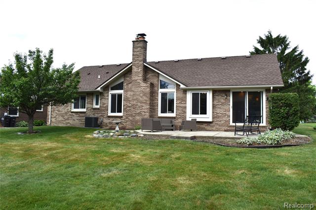 Builiding view seventeen for 16318 White Haven, Northville, MI. 48168