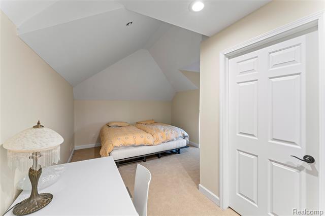 Builiding view fifty eight for 18282 Cascade, Northville, MI. 48168