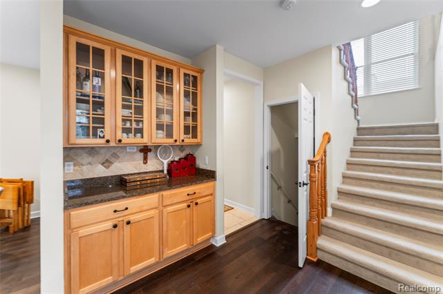 Builiding view fifty one for 18282 Cascade, Northville, MI. 48168