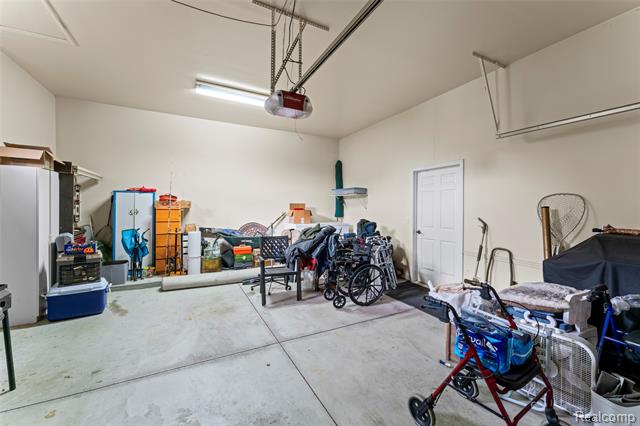 Builiding view forty eight for 18282 Cascade, Northville, MI. 48168