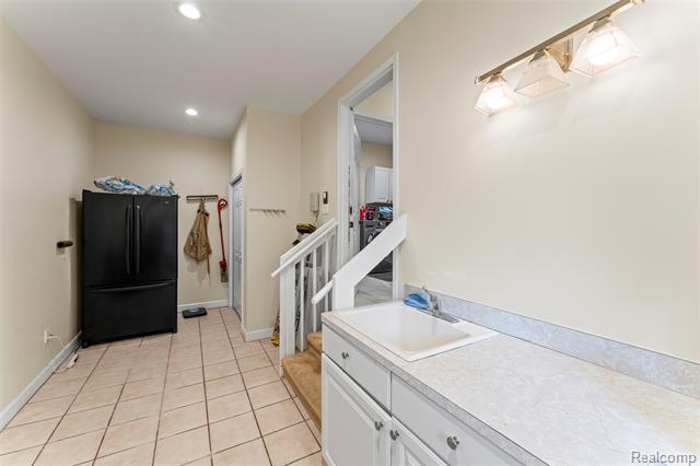 Builiding view forty seven for 18282 Cascade, Northville, MI. 48168