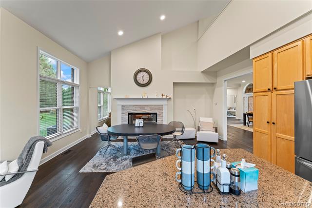 Builiding view forty two for 18282 Cascade, Northville, MI. 48168