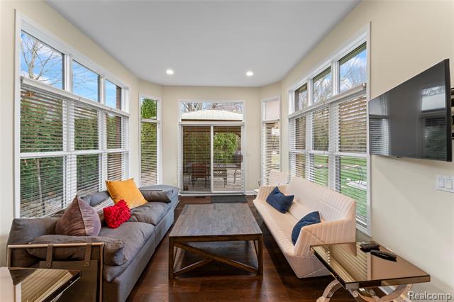 Builiding view forty for 18282 Cascade, Northville, MI. 48168