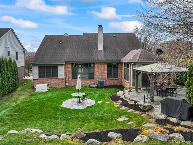 Builiding view seven for 18282 Cascade, Northville, MI. 48168