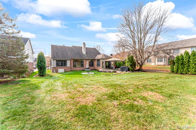 Builiding view six for 18282 Cascade, Northville, MI. 48168