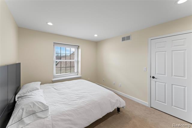 Builiding view sixty one for 18282 Cascade, Northville, MI. 48168