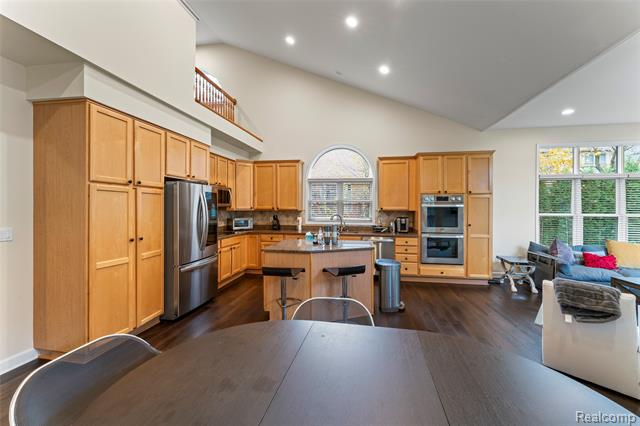 Builiding view thirty nine for 18282 Cascade, Northville, MI. 48168