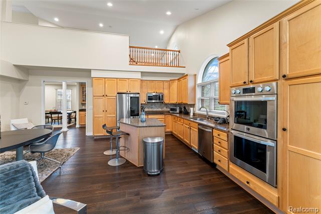 Builiding view thirty seven for 18282 Cascade, Northville, MI. 48168