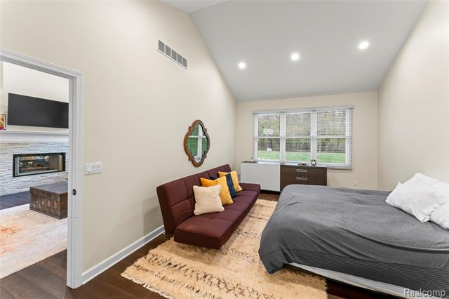 Builiding view thirty three for 18282 Cascade, Northville, MI. 48168