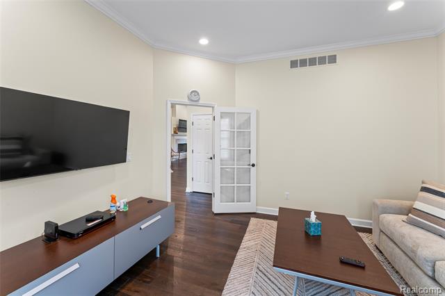 Builiding view thirty for 18282 Cascade, Northville, MI. 48168