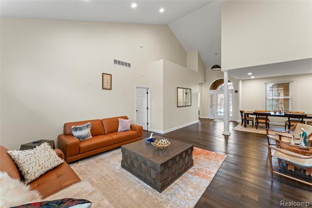 Builiding view twenty eight for 18282 Cascade, Northville, MI. 48168