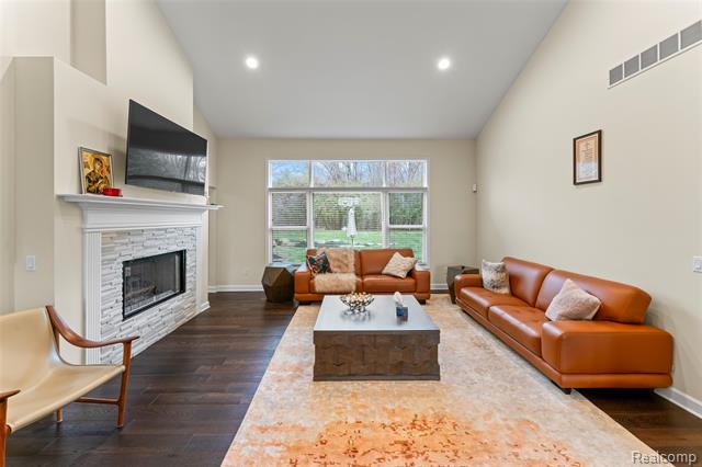 Builiding view twenty five for 18282 Cascade, Northville, MI. 48168