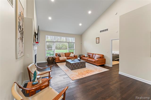 Builiding view twenty four for 18282 Cascade, Northville, MI. 48168