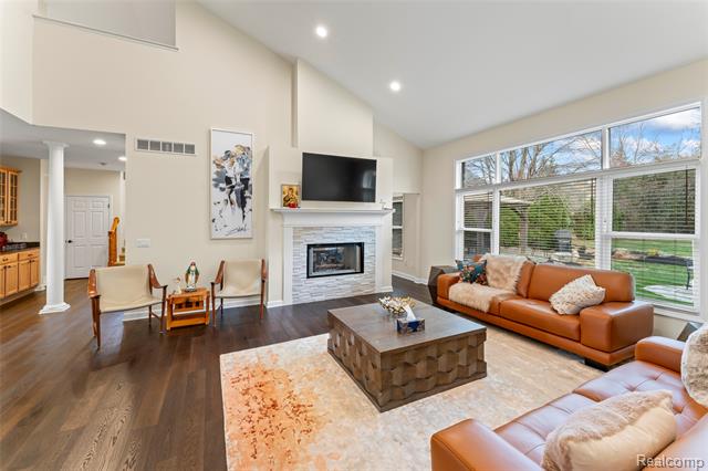 Builiding view twenty six for 18282 Cascade, Northville, MI. 48168