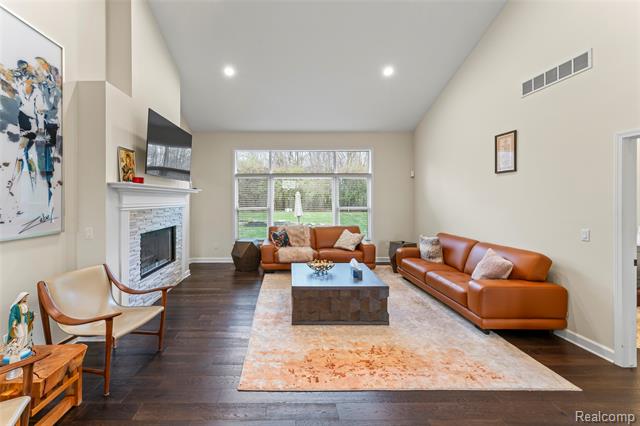 Builiding view twenty three for 18282 Cascade, Northville, MI. 48168