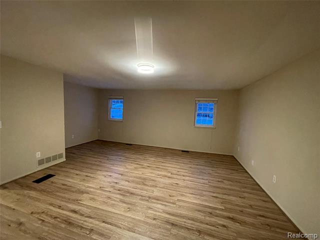 Builiding view eighteen for 19479 Scenic Harbour, Northville, MI. 48167