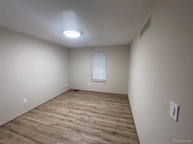 Builiding view fourteen for 19479 Scenic Harbour, Northville, MI. 48167