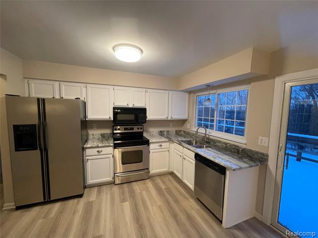 Builiding view seven for 19479 Scenic Harbour, Northville, MI. 48167