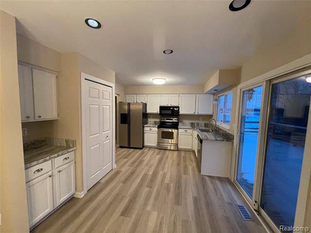 Builiding view six for 19479 Scenic Harbour, Northville, MI. 48167