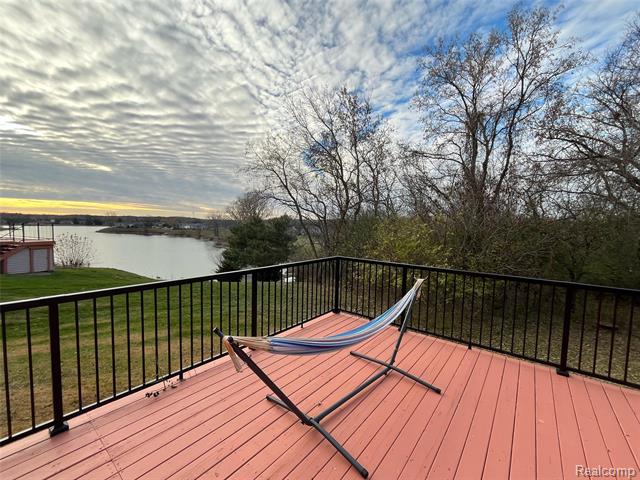 Builiding view thirty four for 19479 Scenic Harbour, Northville, MI. 48167