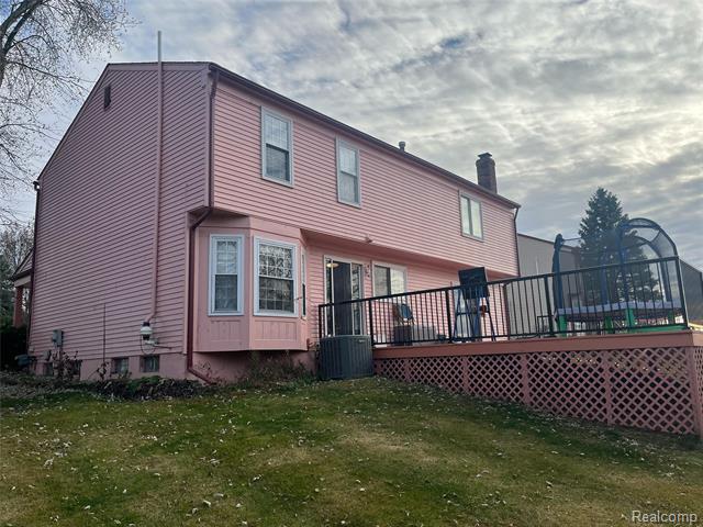 Builiding view thirty three for 19479 Scenic Harbour, Northville, MI. 48167