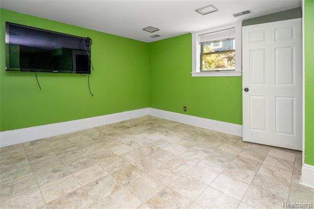 Builiding view fifty seven for 549 W Dunlap, Northville, MI. 48167