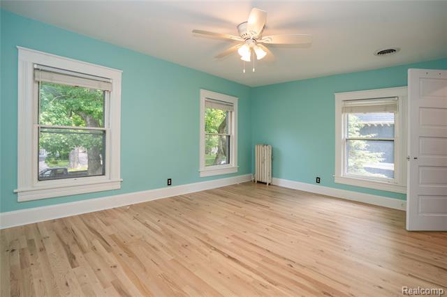 Builiding view thirty five for 549 W Dunlap, Northville, MI. 48167