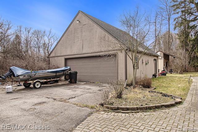 Builiding view thirteen for 23775 Inkster, Farmington, MI. 48336