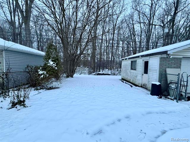 Builiding view nineteen for 8320 Orhan, Canton, MI. 48187