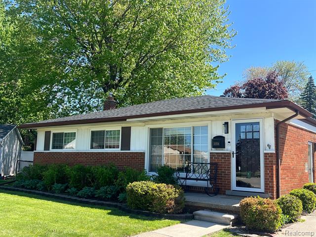 front view for 32556 James, Garden City, Mi. 48135