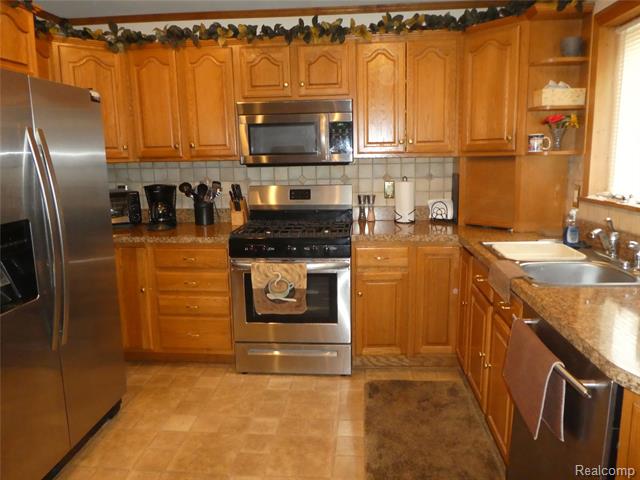 Builiding view forty for 32588 James, Garden City, MI. 48135