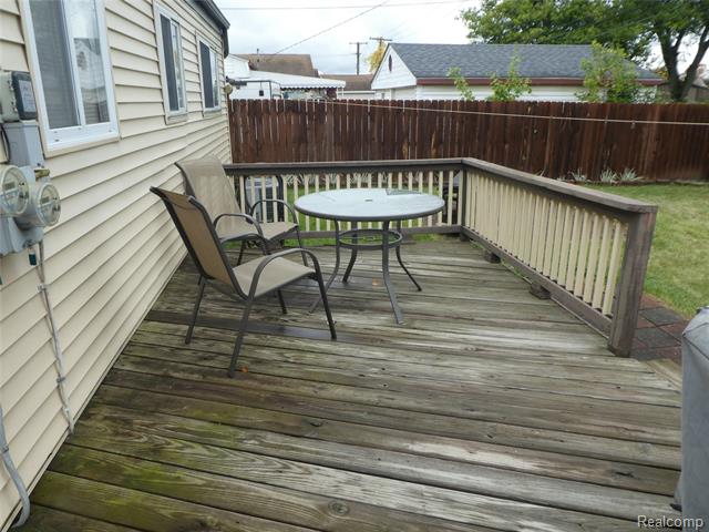 Builiding view fourteen for 32588 James, Garden City, MI. 48135