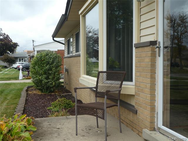 Builiding view six for 32588 James, Garden City, MI. 48135