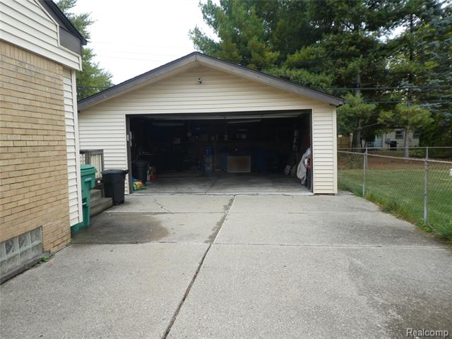 Builiding view sixteen for 32588 James, Garden City, MI. 48135