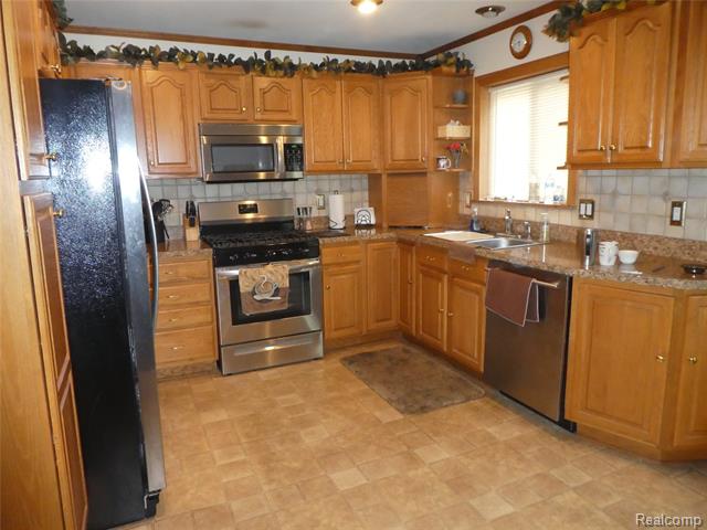 Builiding view thirty eight for 32588 James, Garden City, MI. 48135