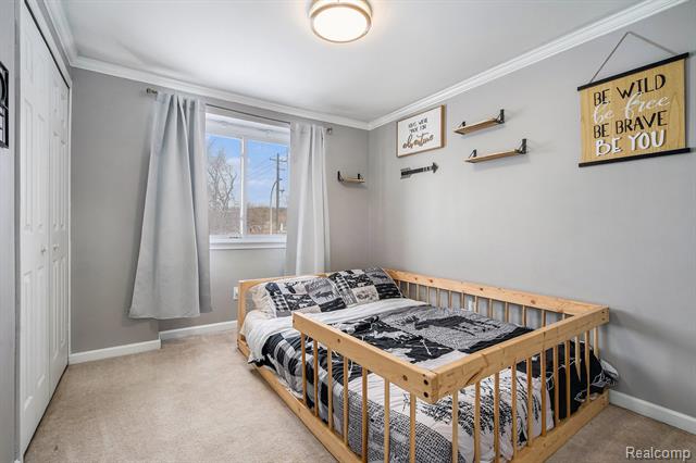 Builiding view eighteen for 43607 Ryegate, Canton, MI. 48187