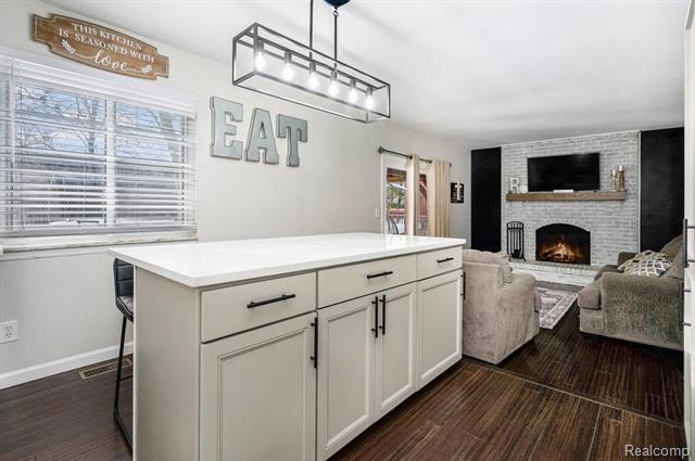 Builiding view fifteen for 43607 Ryegate, Canton, MI. 48187