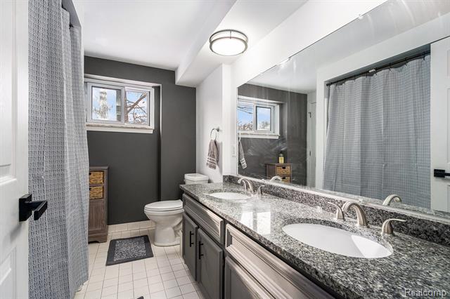 Builiding view seventeen for 43607 Ryegate, Canton, MI. 48187