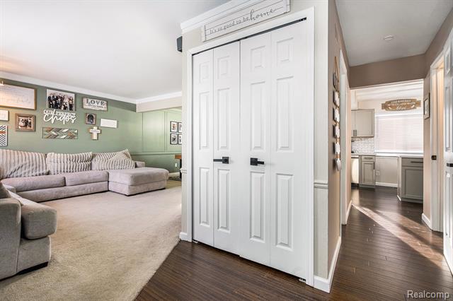 Builiding view six for 43607 Ryegate, Canton, MI. 48187